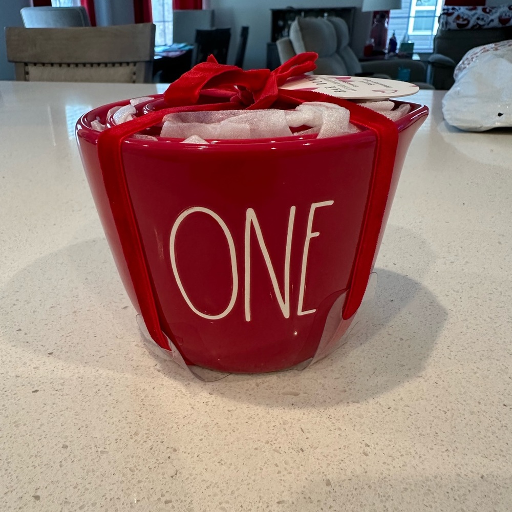 NEW Rae Dunn large measuring cups